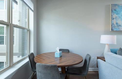 Central 1-BR Condo Assembly Row Gym & Pool Sleep 5 - Photo 13