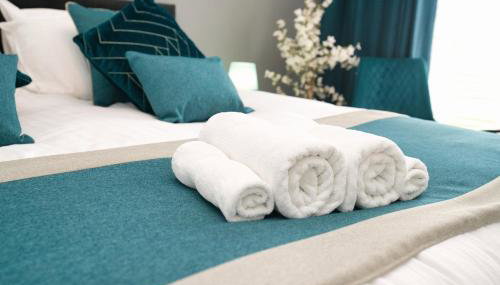 Milton Keynes new 5-Bedrooms 14guests Contractor family holiday Free Parking - Foto 3, towels