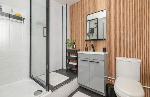 Trendy 2 Bed Flat - Near Airport - Foto 6