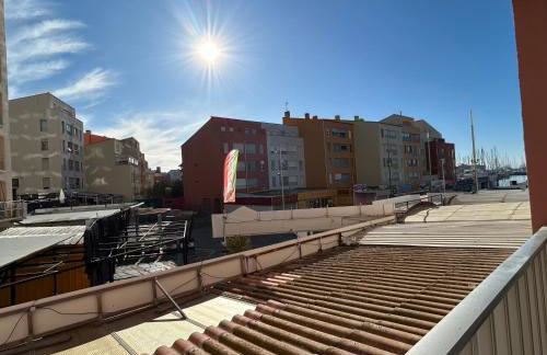 Climatisé et Spacieux avec Terrasse, Centre Port et Proche Mer - 6 Personnes - Foto 10