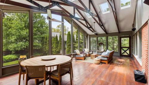 Mid Century Beauty with Huge Sunny Porch - Foto 2