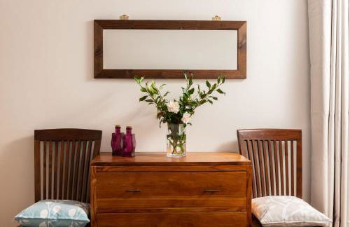 Threshing Barn at East Trenean Farm -Stunning Cornish Cottage sleeping 6 with hot tub, private garden, rural views and EV facilities - Foto 19