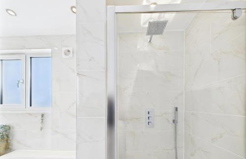 Luxury Beach Stay with Hot Tub - Foto 38