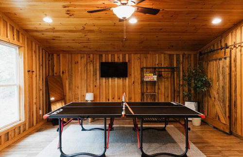 "The Lantern" Woodsy Cabin Experience w/ HotTub - Foto 17