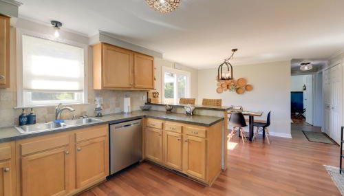 The Willowberry House with Deck and Grill! - Foto 2