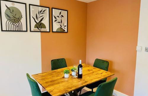 Just £45pppn! Prime Comfort for Contractors with Spacious Parking, Plush Beds, Top-notch Amenities, Flexible Stays & Lightning-Fast Internet - Photo 11