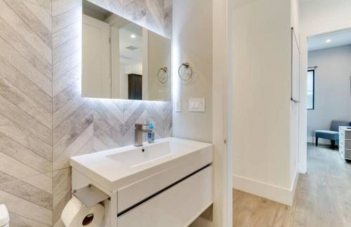 Luxury Modern 4 bedroom 3 Bath Home With Rooftop Deck #3 - Foto 12