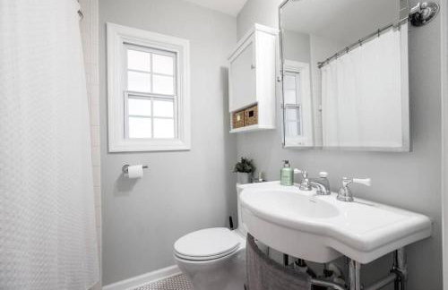 Massive 3 bedroom with large backyard - Foto 24