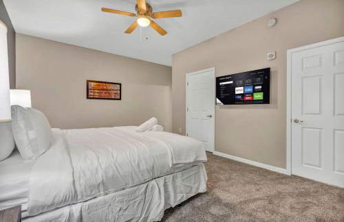 HUGE Luxe Downtown Flat: Pool Table & Parking - Foto 14