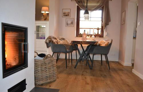 Kernsaniertes Ferienhaus direkt hinterm Nordseedeich NW - Foto 1