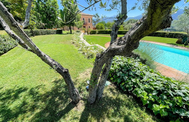 Spoleto Tranquilita Sleeps 20 With Wifi Pool Yoga Studio Gardens and Views - Photo 55