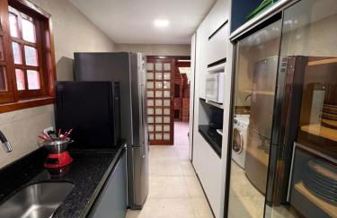 Casa de Campo Novo gravatá em condomínio, lazer completo com piscina compartilhada, churraqueira e forno a lenha privado e uma vista espetacular e com aquele friozinho - Foto 7