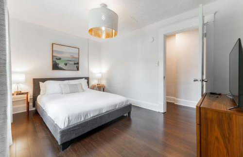 6 Bedroom Duplex Sleeps 14 Close to Lucas Downtown - Photo 24