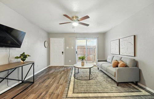 Family-Friendly 2Bd Midterm Stay I Parking Onsite - Photo 10