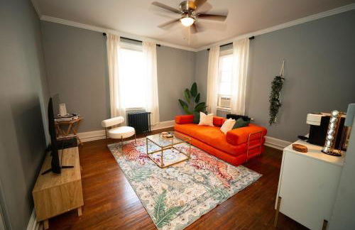 Uptown Funk Getaway with Parking & Walk To Stadiums, Nightlife - Foto 3