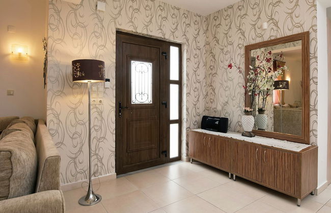 Family Friendly Villa Private Pool, Children's Play Area, Bbq, Spacious Garden, Near Beach - Photo 2