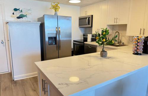 Oceanfront 2 BR w Pool & Parking 234 - Foto 26