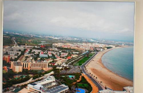 Piso delante de la playa La Pineda con 2 habitaciones - Photo 24