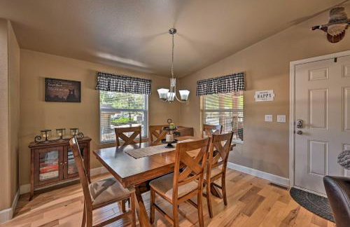 Near Hiking Munds Park Cabin with Deck and Yard - Foto 7