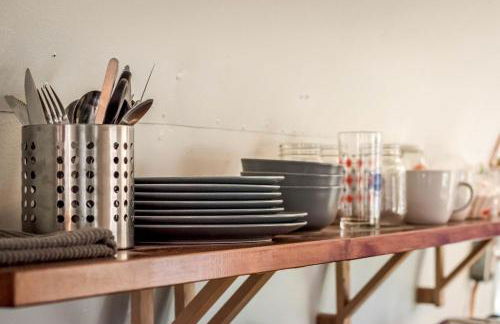 Sleek Retro Airstream Rental for Glamping for Two near Downtown Austin - Foto 15