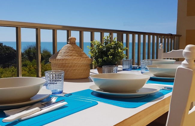 Sitting on the beach - Foto 17