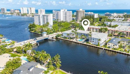 Waterfront 2BR Escape - Pool, Gym & Balcony with Intracoastal Views - Foto 3
