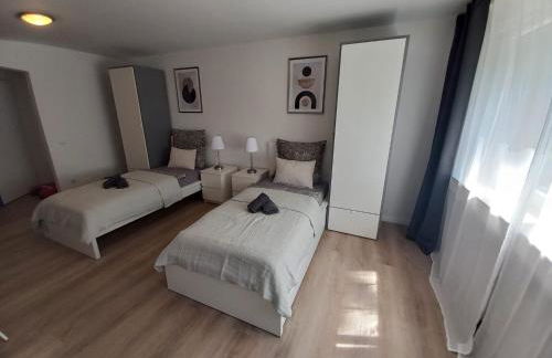 Paula - für Monteure, Familien und Durchreisende 3 Zimmer 5 Betten - Foto 11