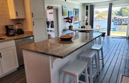 3 Bed, 2 Bath, Waterfront, Dock, Large Driveway - Foto 5