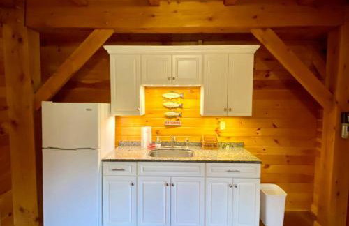 Spacious Salmon River Waterfront Lodge for 6 - Foto 35