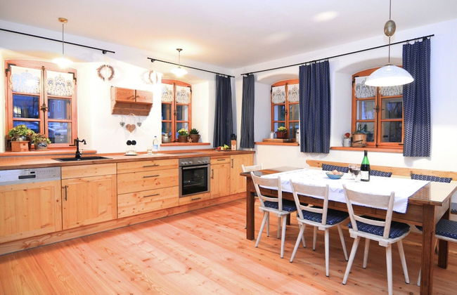 Sunny Holiday Home Near the Forest - Foto 13