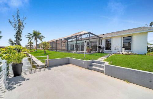 Relax & Play! 3BR Pool Home in Cape Coral - Pet-Friendly with Game Room - Foto 12