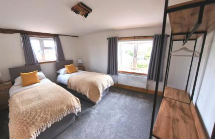 Flexible Accommodation - Newly renovated characterful cottage - Photo 17