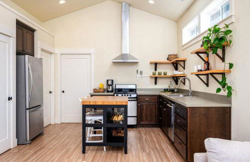 Cozy Laurelhurst Retreat - Photo 33