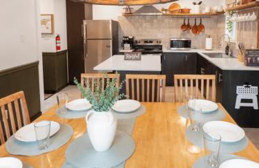 Italy Inspired Lakeview Chalet with Hot Tub - Foto 5