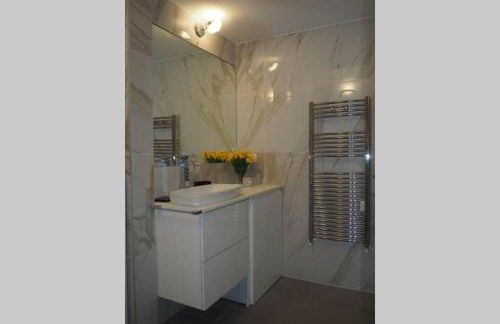 Casa Alberto da Giussano, elegante bilocale in centro con balcone sul parco - Foto 29