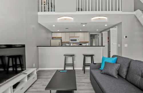 NEW King with Loft Beach Near Gulf - Foto 3