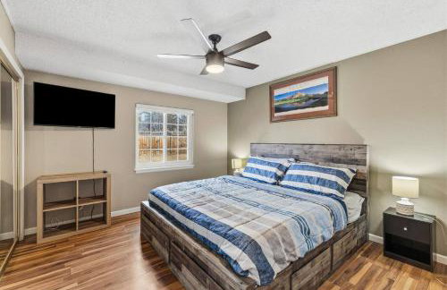 Pet Friendly 2 King Beds AF Academy Sleeps 12 - Foto 15