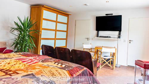 Kinofilmwohnung mit großem Dachgarten im Gästehaus Graf-Schmelzer - Foto 5, wardrobe