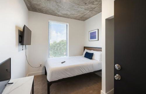 Trendy 3BR City Apt Pool and Ping Pong Fun - Foto 13