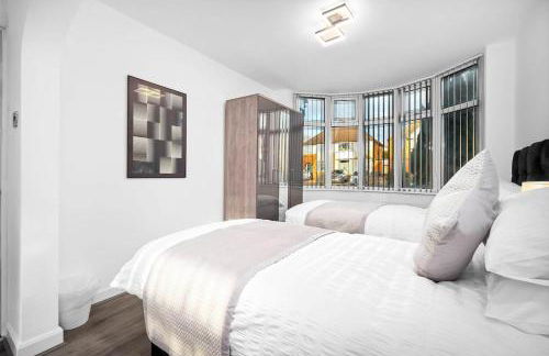 Marcot House Modern 5 bedroom house Solihull 10 mins drive from bhx & nec private off road parking - Foto 33