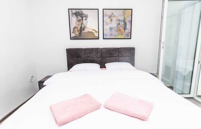 Modern Apartment in the Heart of the City Center! - Photo 3