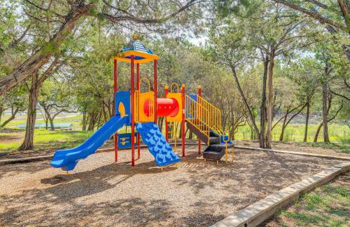 Scenic View! Lake Travis Cabin Near Pools and Marina - Foto 42