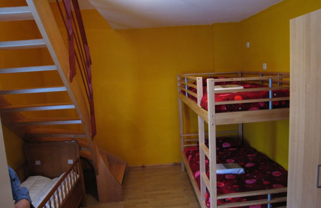 Spacious Stay With Terrace - Photo 8