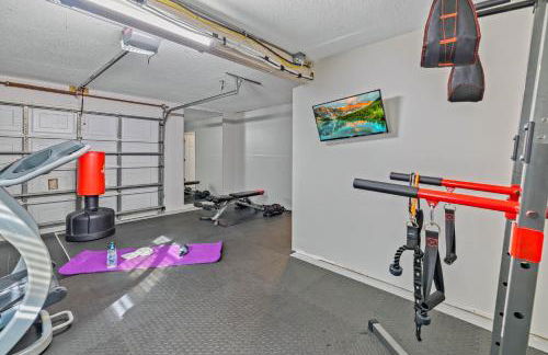 5 Bed3bath waterfront pool home with full gym, office, and heated pool! - Foto 29