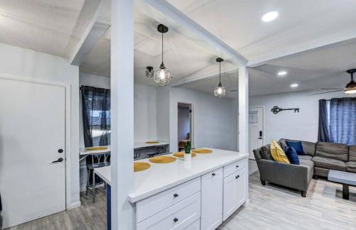 Modern Home-Downtown-3 Bedroom- King Bed - Foto 9