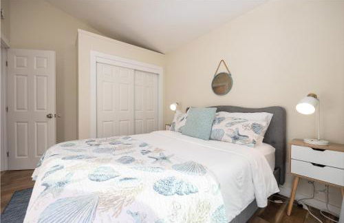 Bright Pacifica Townhouse - Photo 11