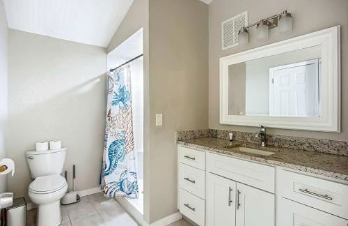 Pet-Friendly Home Near the Beach - Foto 9