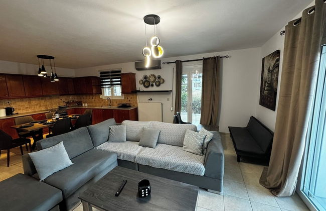 Skiathos Center Stylish 2 Bd w Balcony - Photo 17