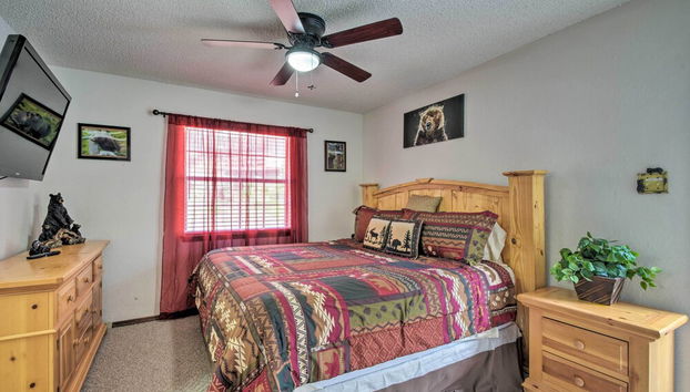 Cozy Ruidoso Cabin w/ Hot Tub & Game Room - Photo 4, Intérieur