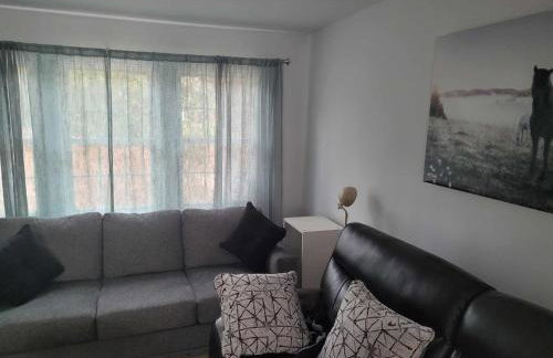 Spacious 4BR Home w Pool • Family Friendly - Foto 16